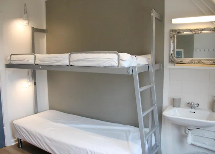 Kragsbjerggaard Hostel *